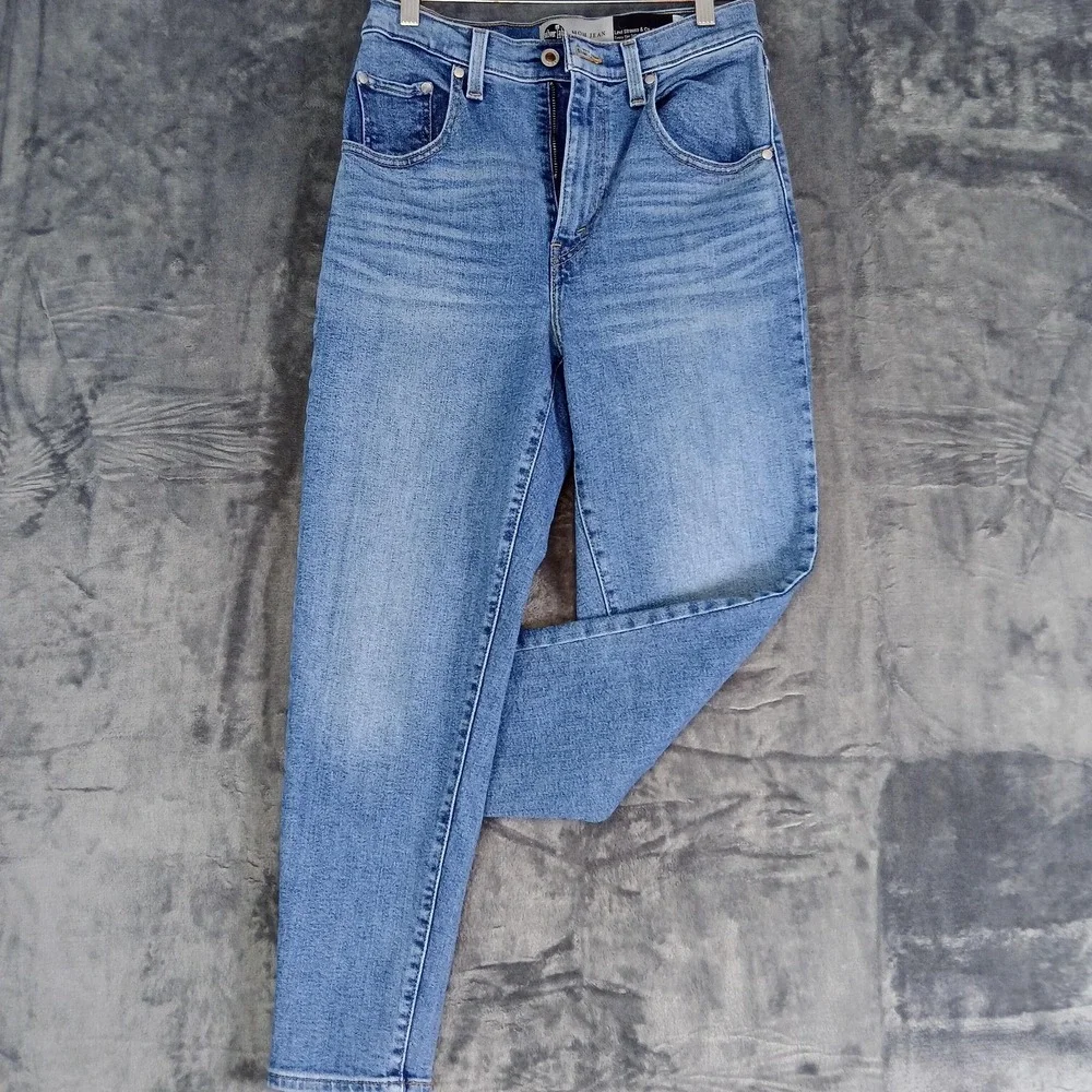 Levi's‎ SilverTab Jeans Womens 27x26 Light Wash Blue Mom Fit High Rise Tapered